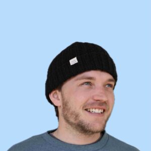 Handmade VAGOBEANIE in its black variation GÄBI