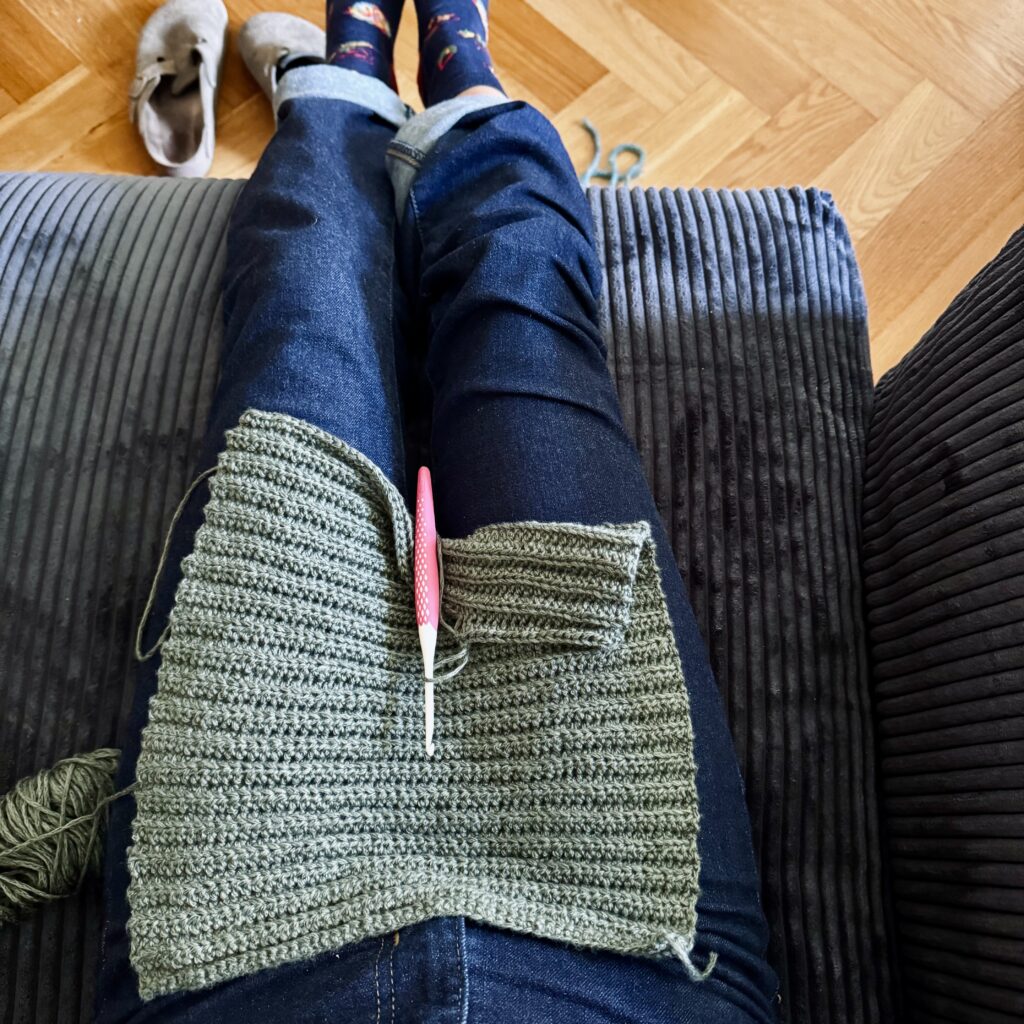 First VAGOBEANIE in its olive-green variation named "STEFU"